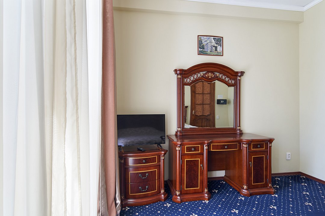 Люкс 3-местный 2-комнатный (№2)