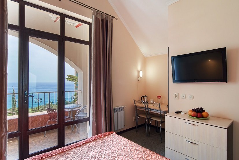 Улучшенный 2-местный 1-комнатный (с видом на море №12)