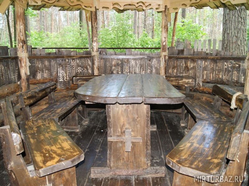 внутри беседки