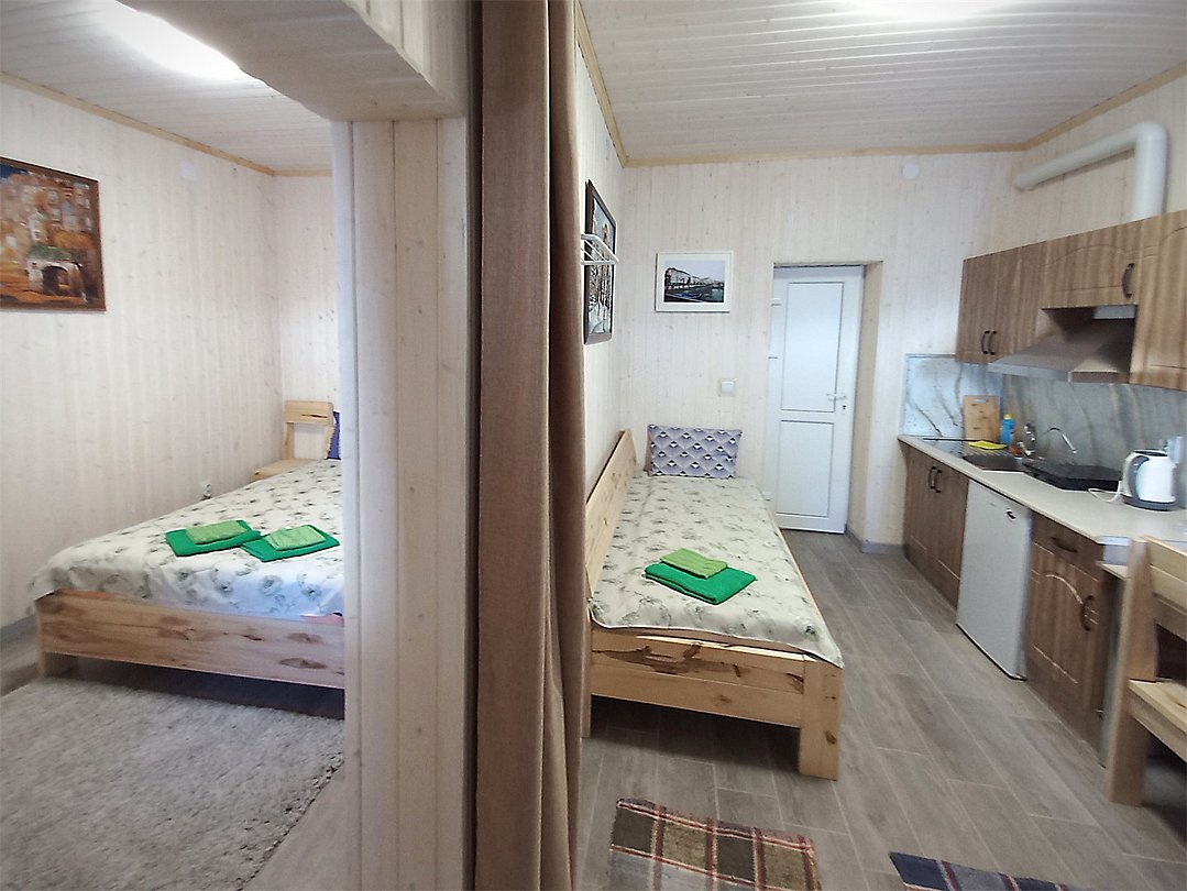 Апартаменты 3-местные 2-комнатные (с кухней и сауной)