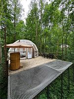 Двухместная Сфера с гамаком с балконом двуспальная кровать, Глэмпинг парк Клевер, поселок Дубки