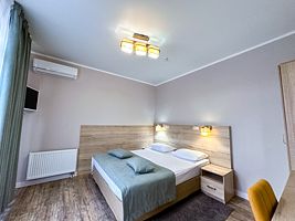 Трёхместный номер семейный Comfort, База отдыха Терем у реки, Каменномостский