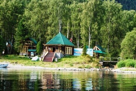 Вид на базу со стороны озера | Эстюба, Горный Алтай (Республика Алтай)