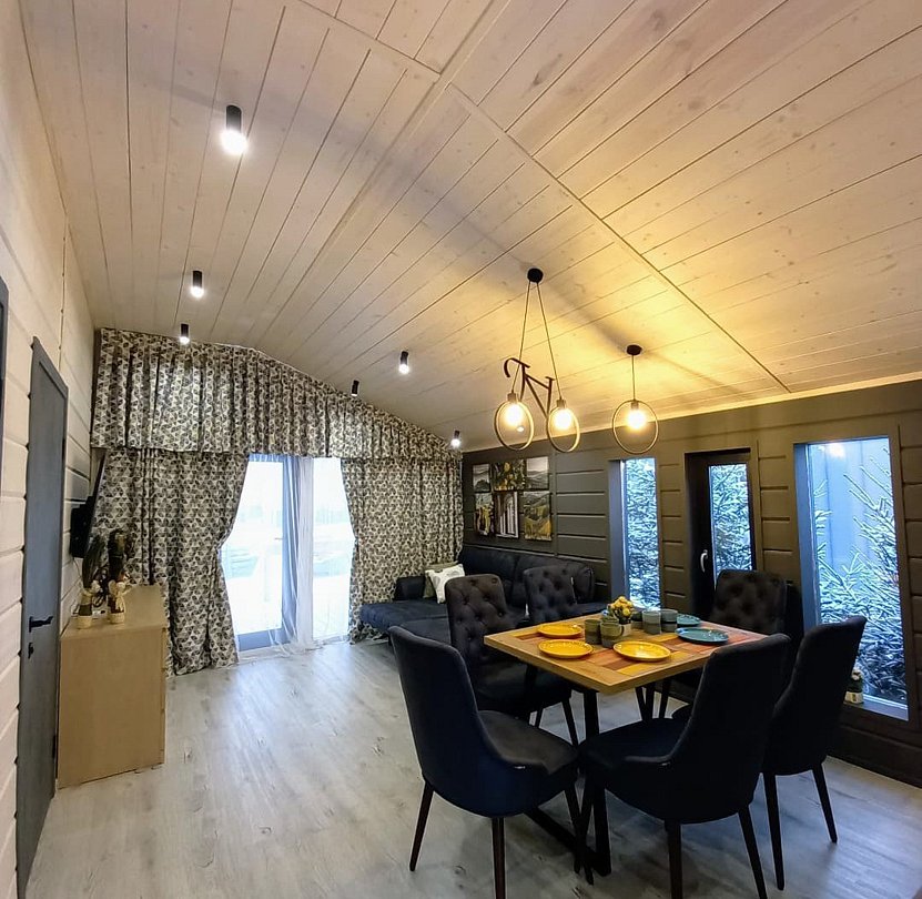 Барн 6-местный 3-комнатный Рояль