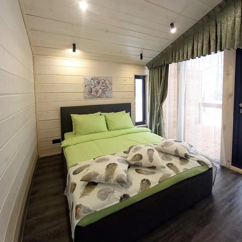 Барн 6-местный 3-комнатный Фламинго