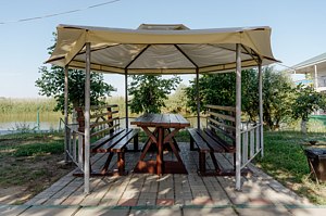 Беседки — База отдыха «Золотой лотос», Камызякский район