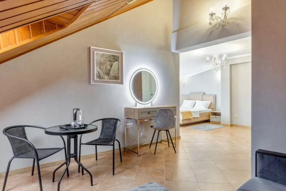 Делюкс 4-местный (с балконом)