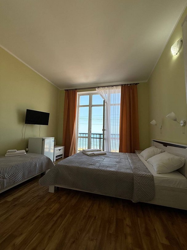 Улучшенный 3-местный 1-комнатный №11, 12