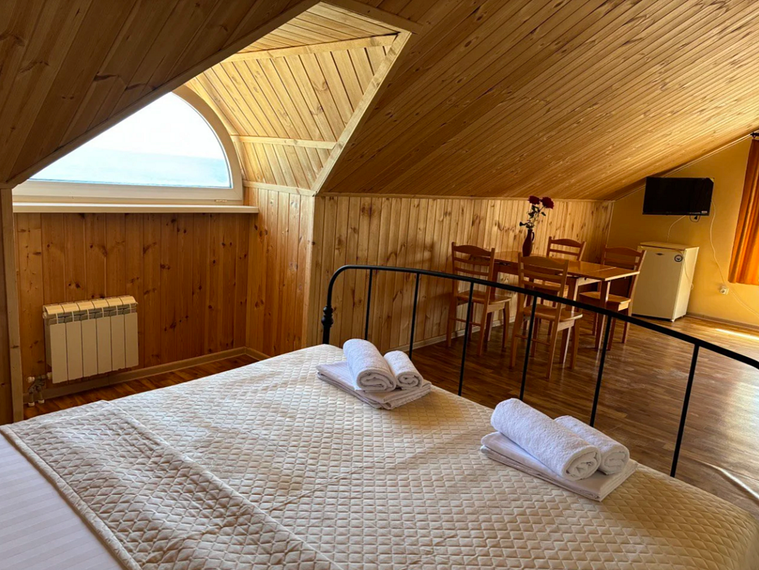 Улучшенный 4-местный 1-комнатный №14