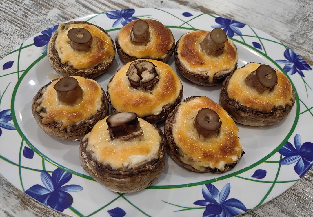 Запечённые шампиньоны, с творожным сыром