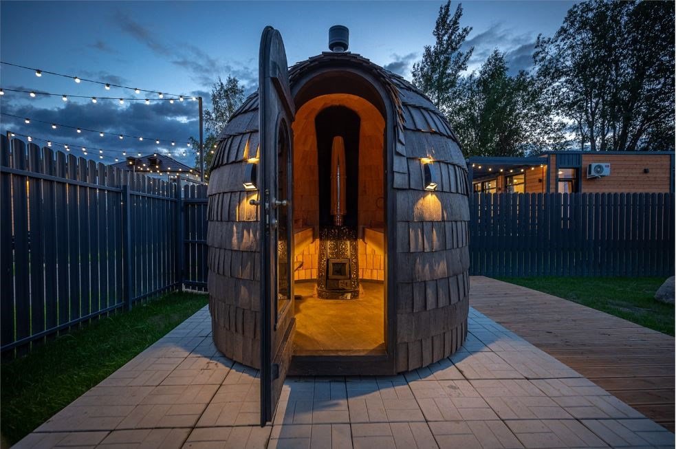 Коттедж 4-местный (с 1 спальней, купелью и баней)