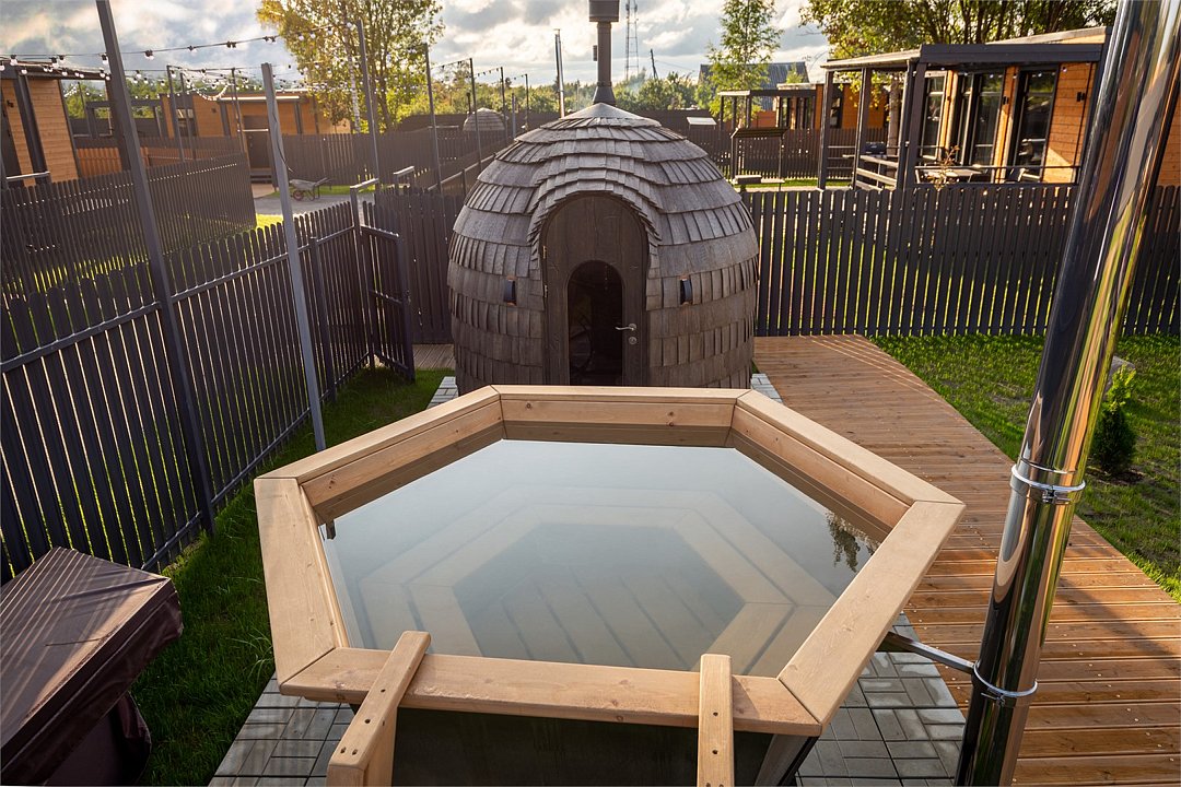 Коттедж 4-местный (с 1 спальней, купелью и баней)