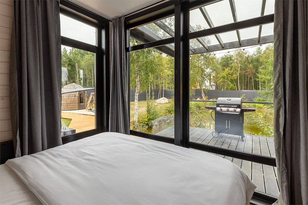 Коттедж 6-местный (с 2 спальнями, купелью и баней)