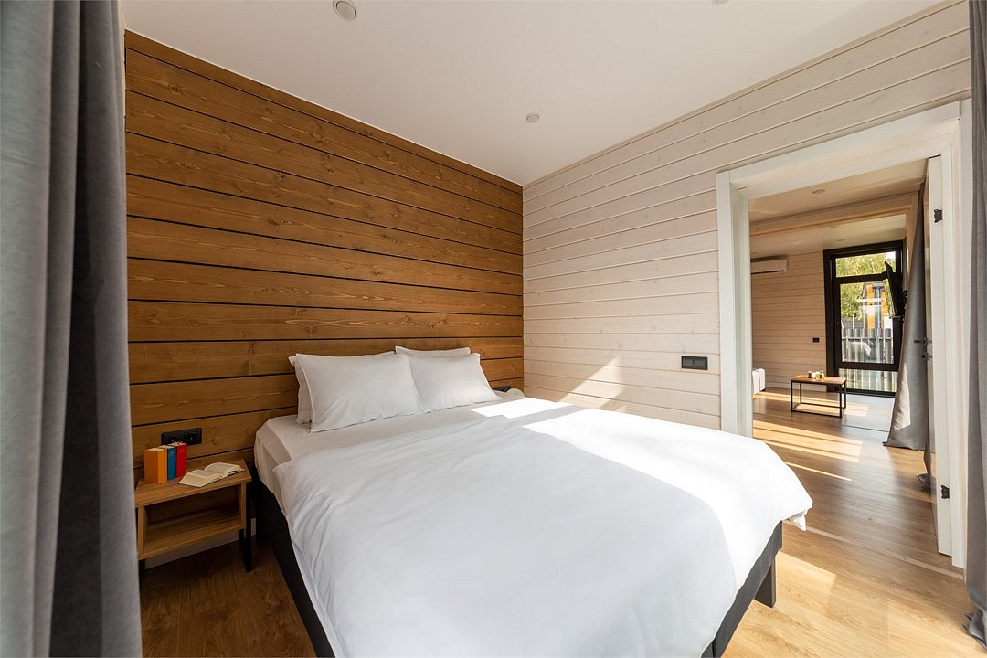 Коттедж 6-местный (с 2 спальнями, купелью и баней)