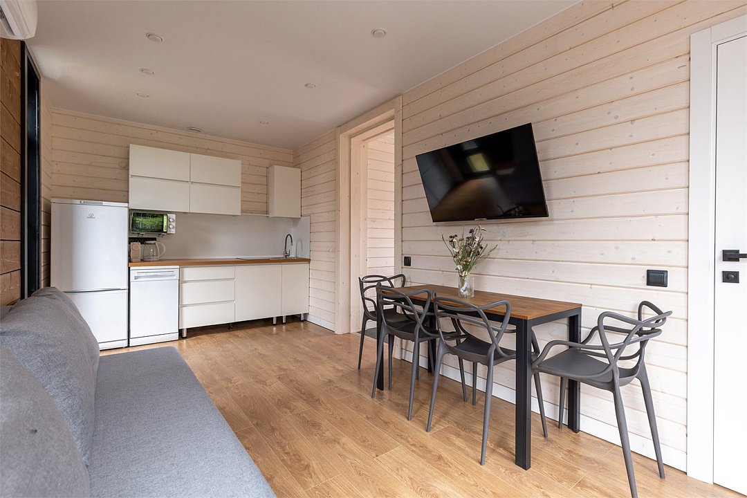 Коттедж 6-местный (с 2 спальнями, купелью и баней)