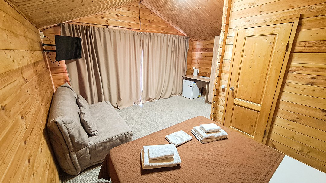 Домик 4-местный (с террасой)