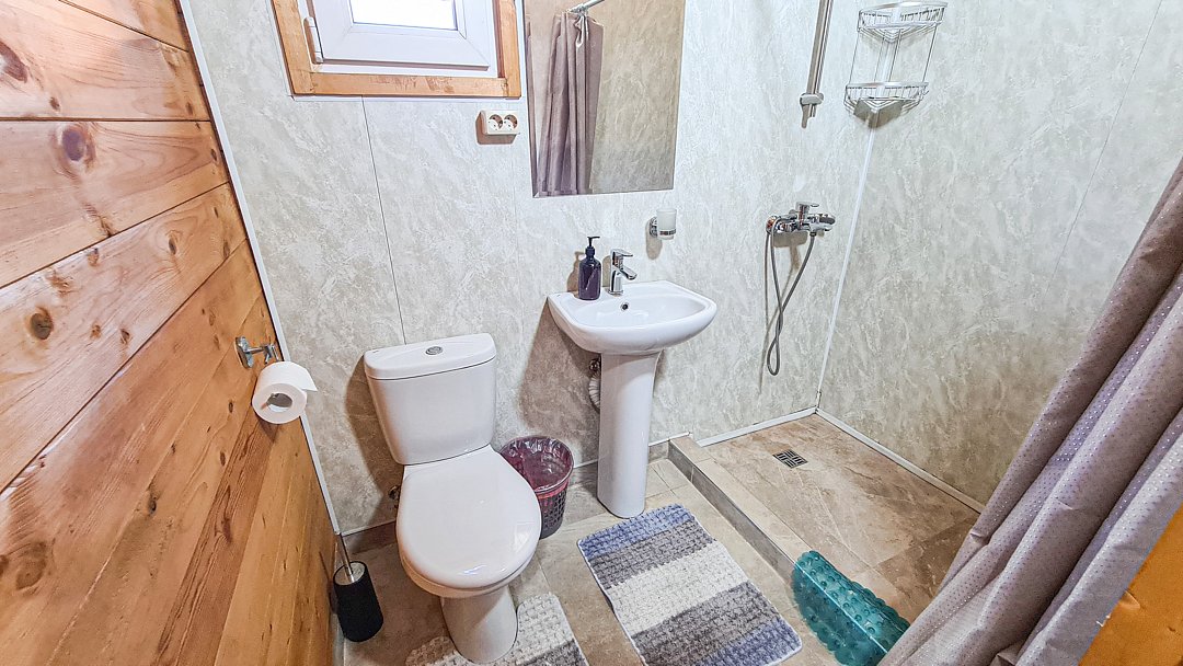 Домик 4-местный (с террасой)