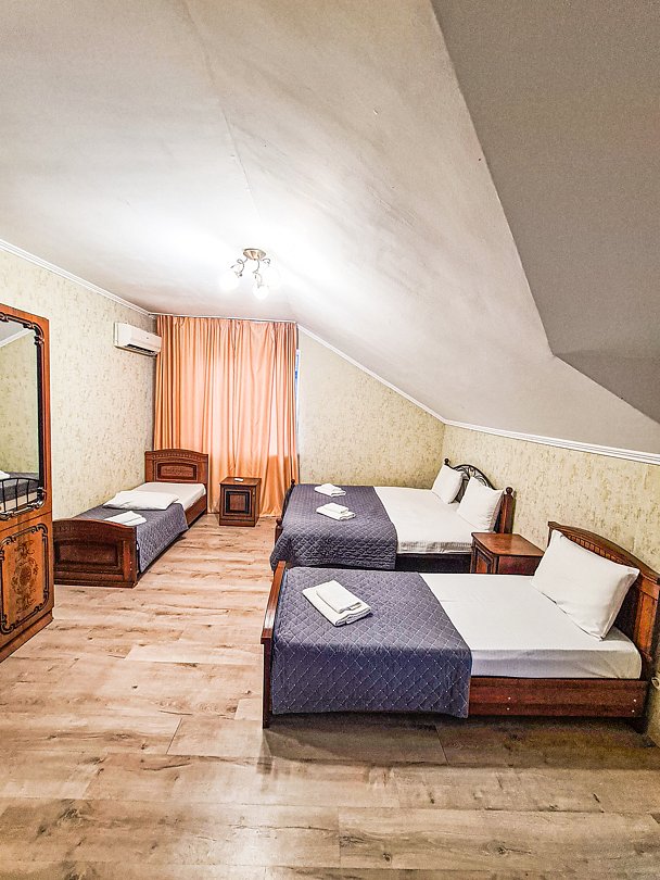 Комната 4-местная (с балконом)