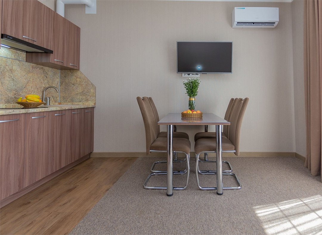 Апартаменты 4-местный 2-комнатный (с балконом)