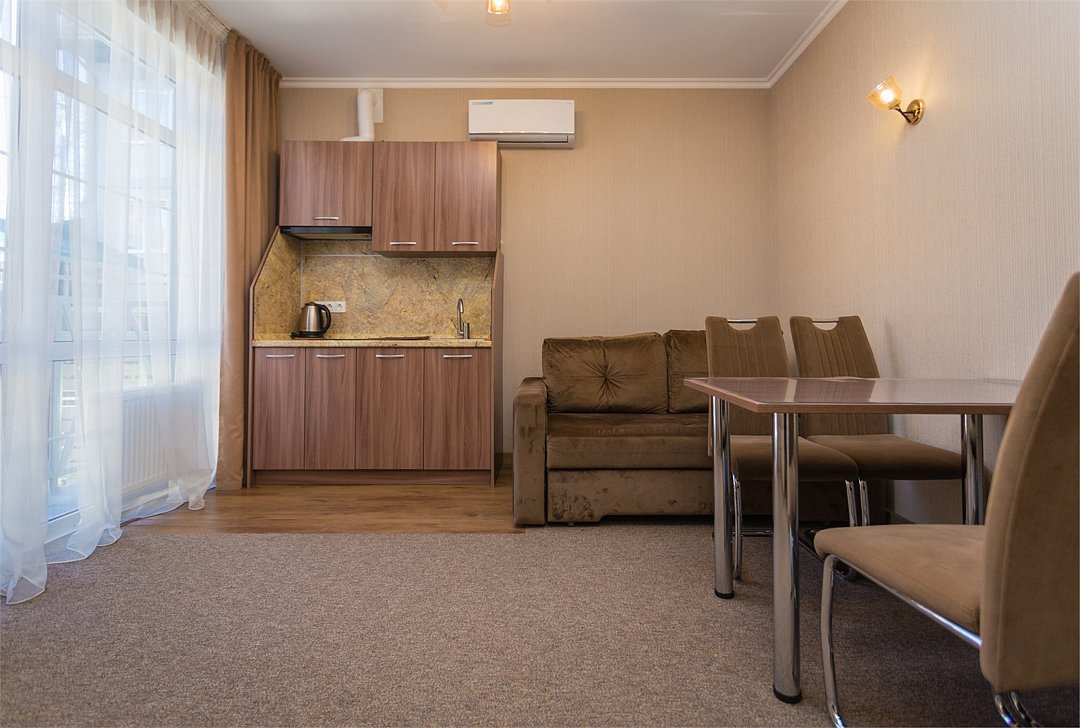 Апартаменты 4-местный 2-комнатный (с балконом)