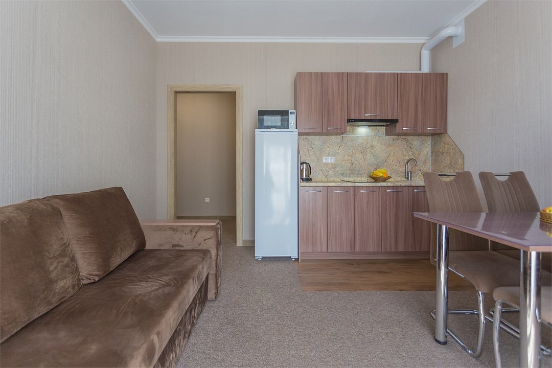 Апартаменты 4-местный 2-комнатный (с балконом)