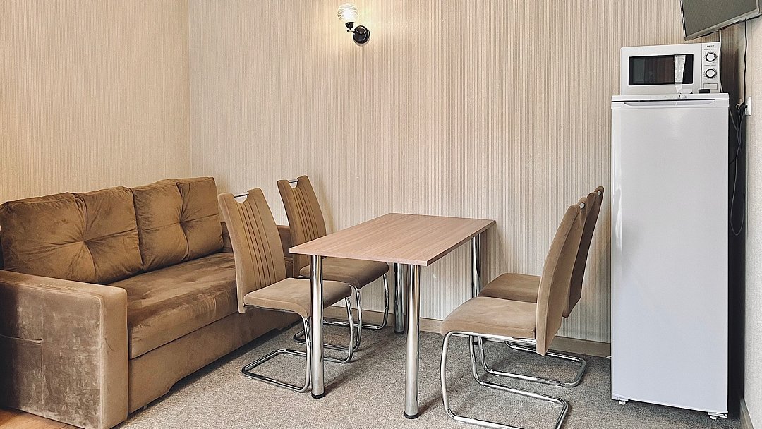 Апартаменты 4-местный 2-комнатный (с балконом)