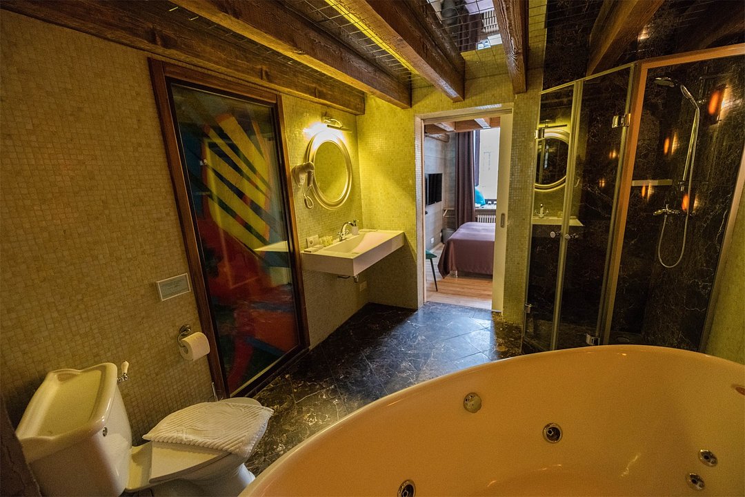 Супериор 2-местный (с гидромассажной ванной)