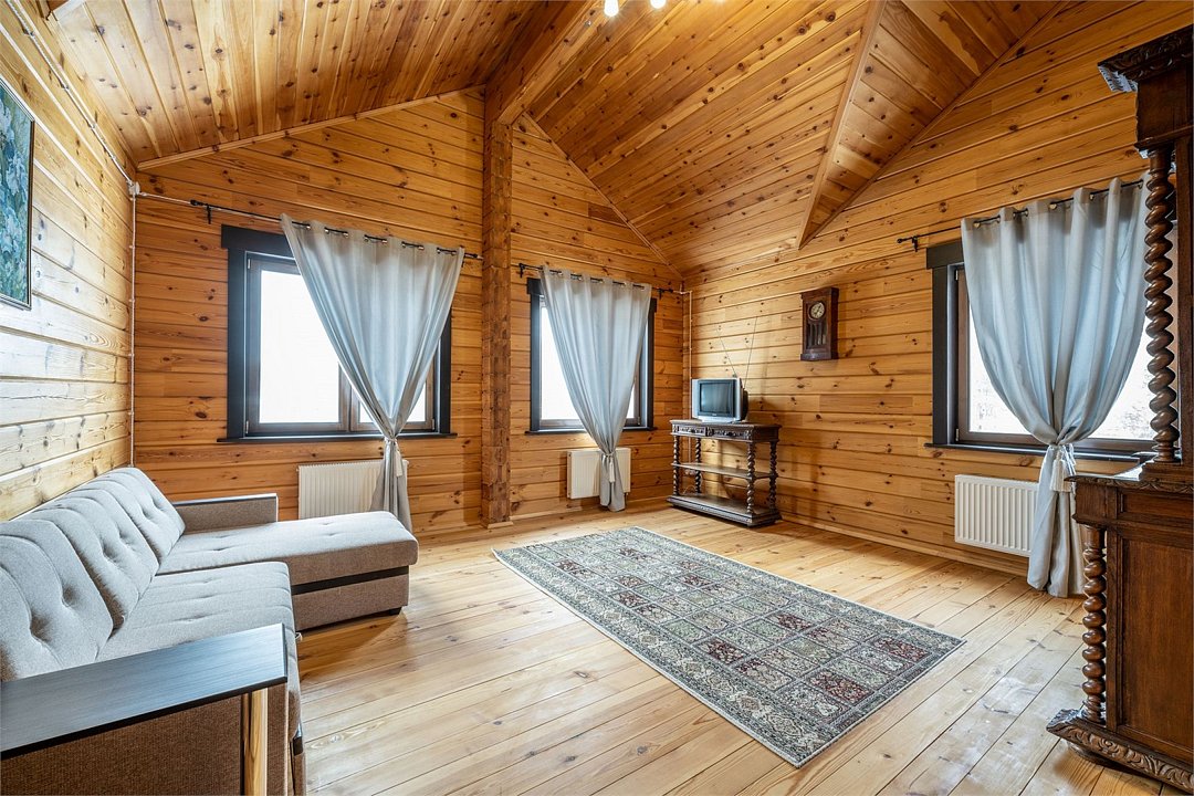 Дом 8-местный 4-комнатный Барский