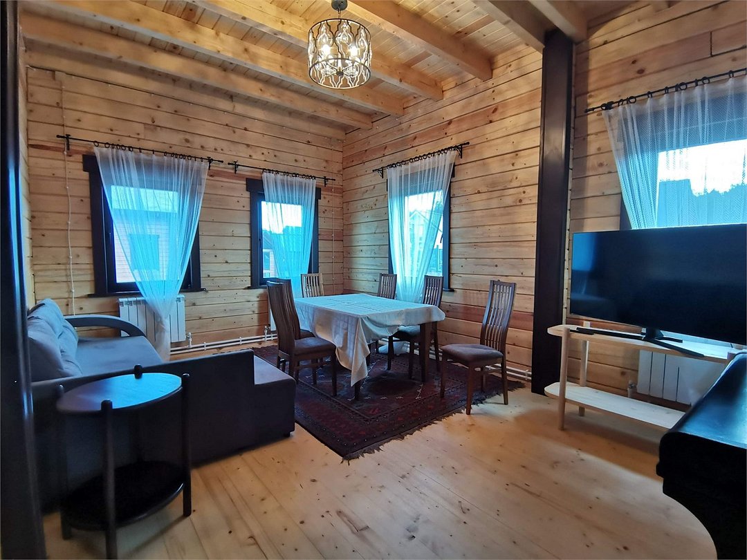 Дом 8-местный 5-комнатный Морозовский