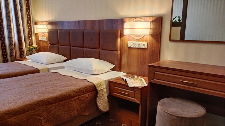 Апартаменты 2-местный 1-комнатный (с просторной спальней и балконом)