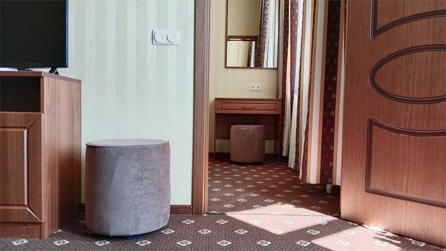 Апартаменты 2-местный 2-комнатный (с эркером и душем)