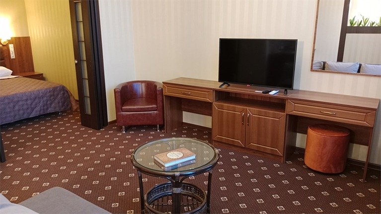 Апартаменты 3-местный 2-комнатный (с балконом и ванной)