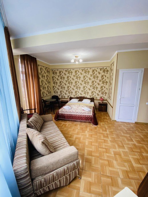 Стандартный 3-местный 1-комнатный (с балконом)