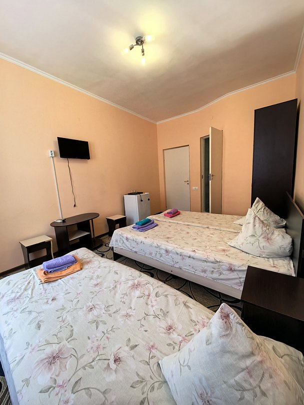 IСтандартный 3-местный (2 односпальные и 1 двуспальная кровати)