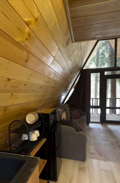 Афрейм 4-местный 2-этажный (№2, с балконом)