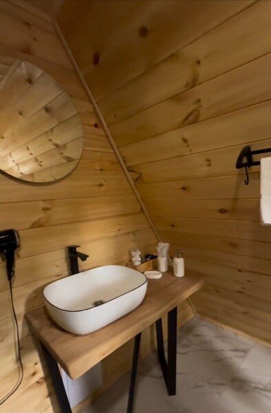 Афрейм 4-местный 2-этажный (№2, с балконом)