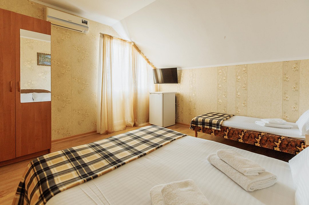 Эконом 3-местный (с балконом)