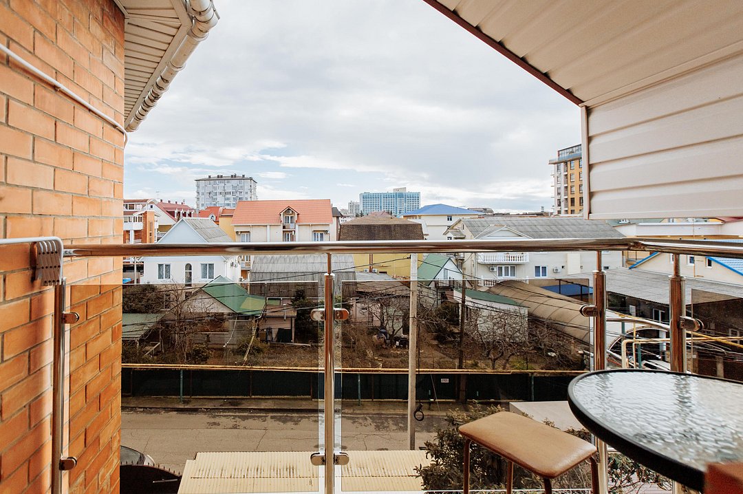 Эконом 3-местный (с балконом)