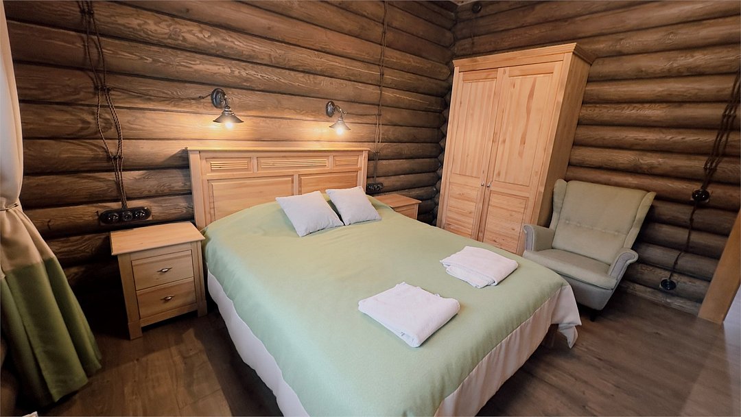 Коттедж 4-местный 2-комнатный (№6, с террасой)