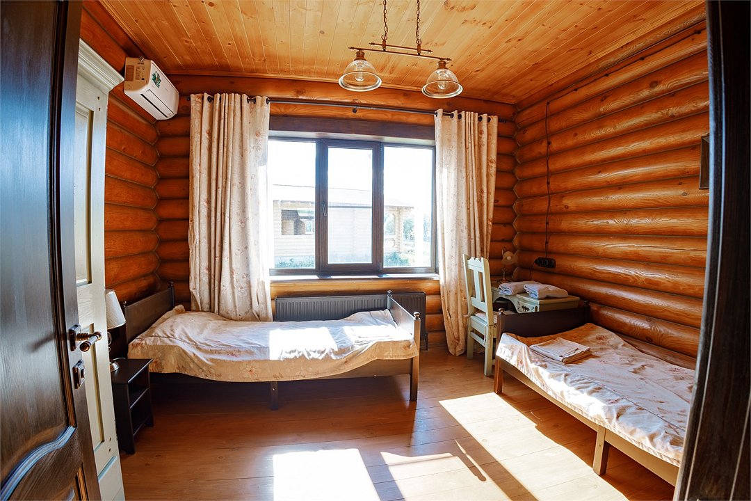 Коттедж 4-местный 3-комнатный (№12, с камином)