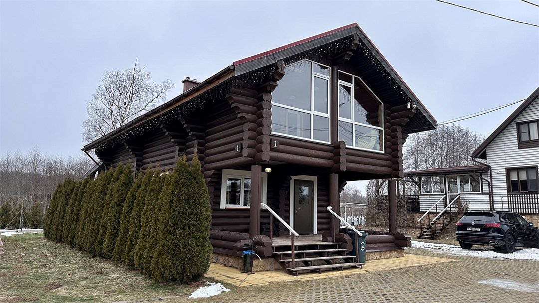 Коттедж 4-местный 4-комнатный (№1, с баней, камином и верандой)