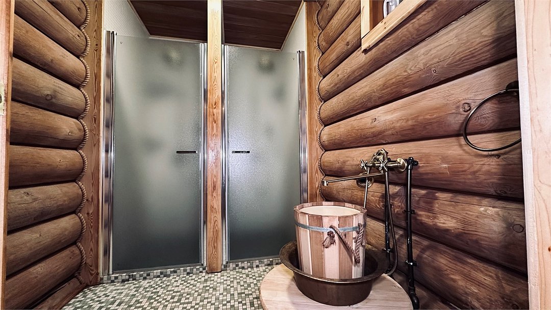 Коттедж 4-местный 4-комнатный (№1, с баней, камином и верандой)