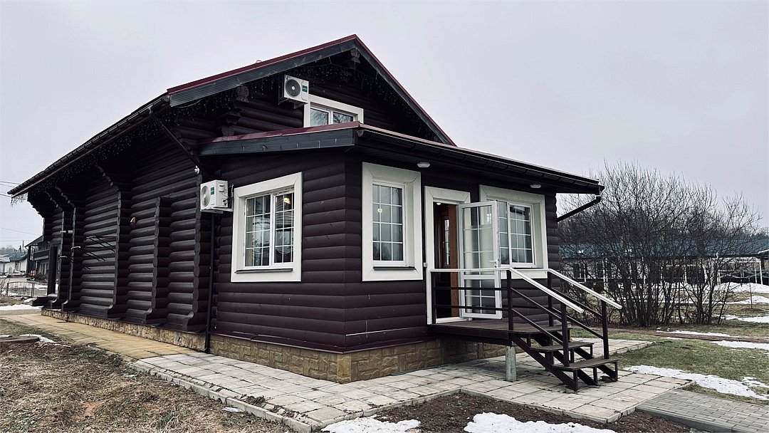 Коттедж 4-местный 4-комнатный (№1, с баней, камином и верандой)