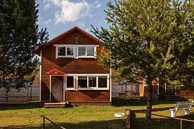 Четырёхместный коттедж с балконом и рядом с пляжем, База отдыха Озерный рай, деревня Рогожа