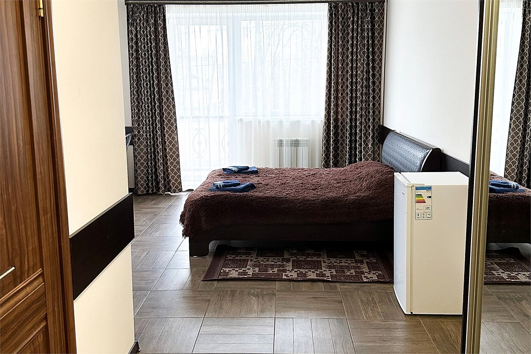 Люкс 2-местный (С ванной комнатой №3)