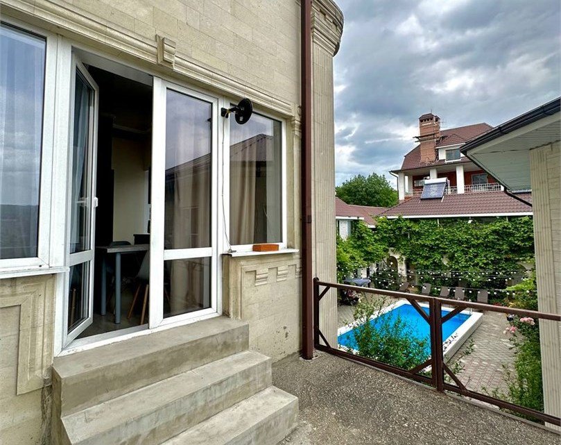 Полулюкс 4-местный (с балконом)