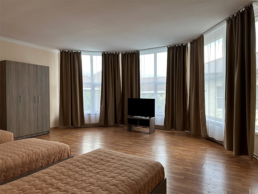 Семейный Люкс 6-местный 2-комнатный (с панорамным видом)