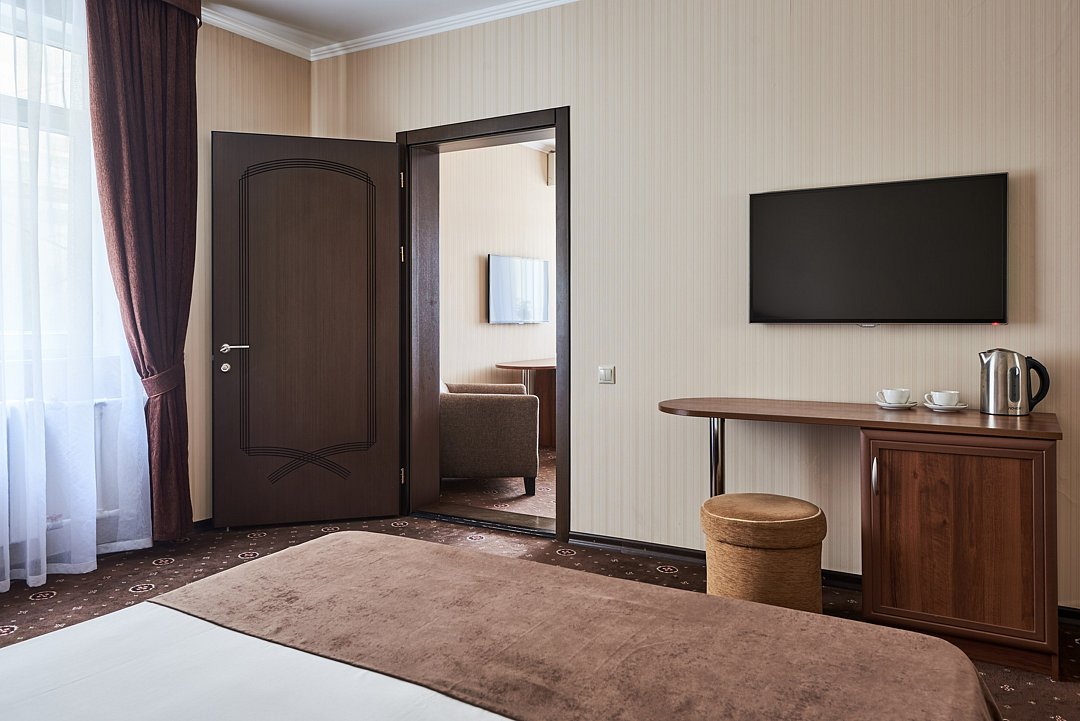 Люкс 4-местный 2-комнатный (с лоджией)