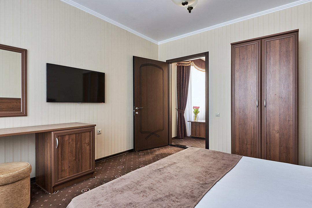 Люкс 5-местный 2-комнатный (с лоджией)Фотографии