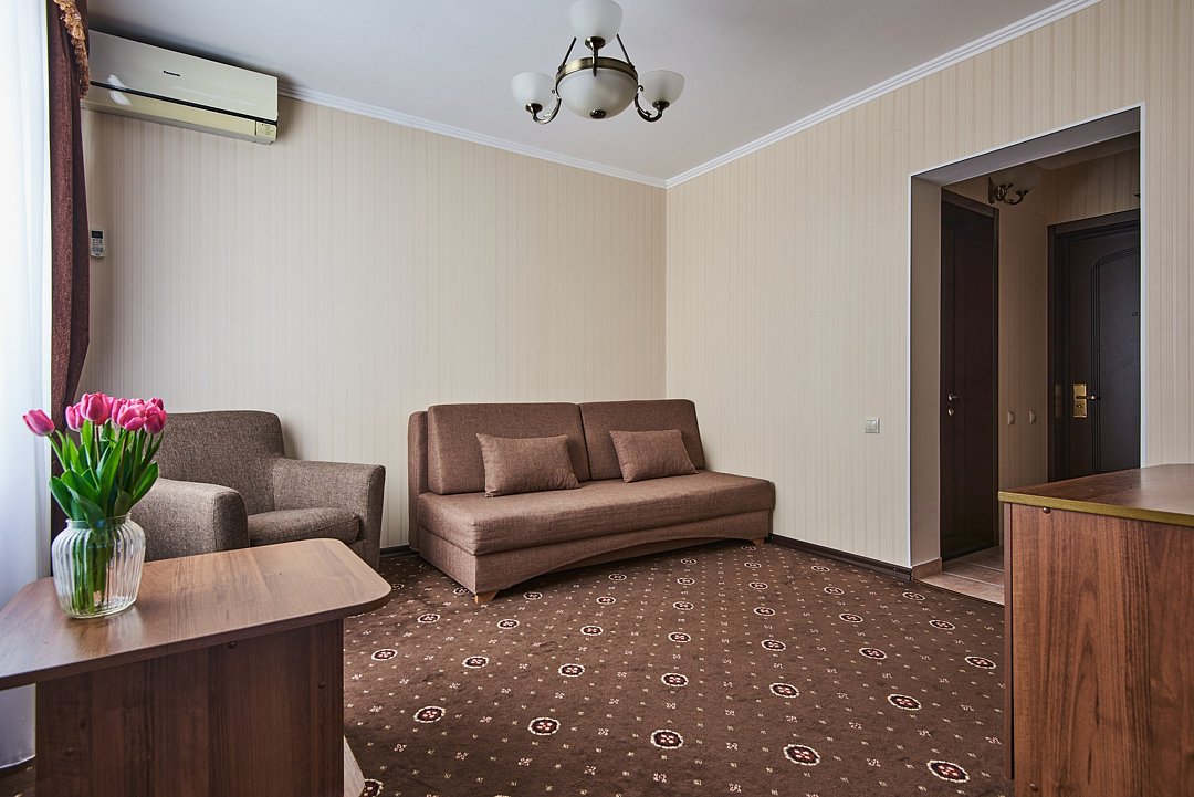 Люкс 5-местный 2-комнатный (с лоджией)Фотографии